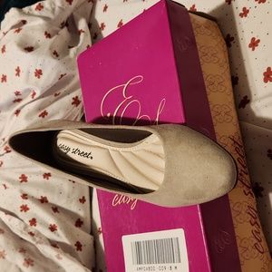 Brand new size 8 stone easy street shoes